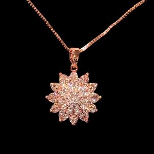 Elegant Gold Flower Pendant Necklace